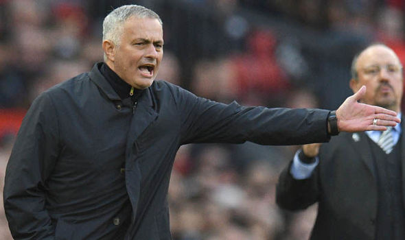 Rooney amtetea Mourinho