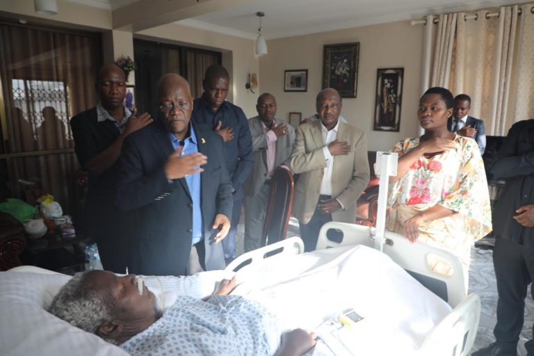 Rais John Magufuli amjulia hali mama yake anayeugua