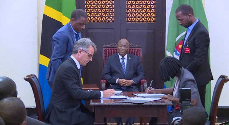 Rais magufuli ashuhudia utiaji saini mkataba wa uuzaji wa chakula