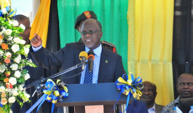 Rais JPM aweka jiwe la msingi katika mradi wa barabara Mtwara