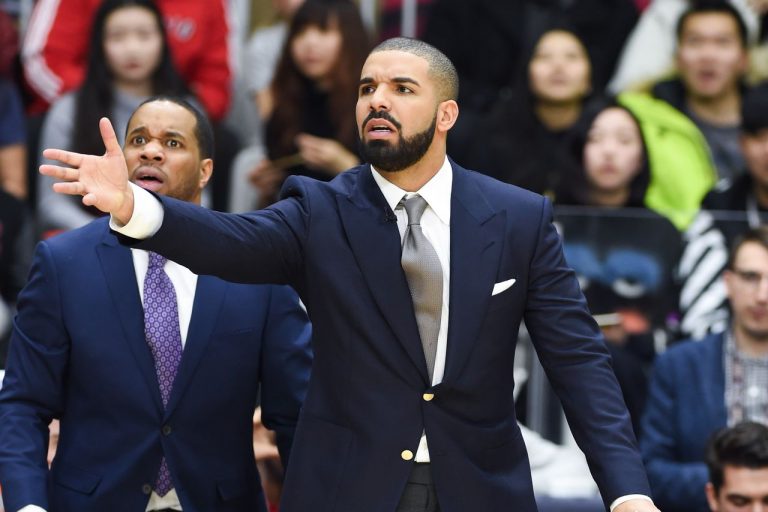 Drake awekewa ngumu Milwaukee