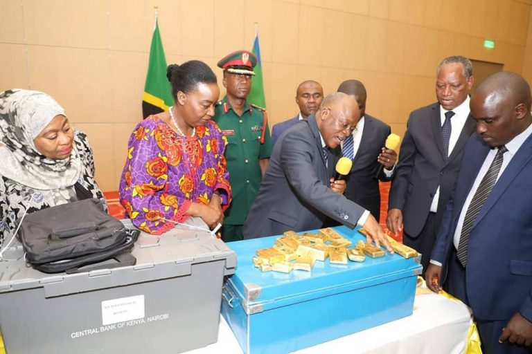 Rais Magufuli apokea kilo 35 ya dhahabu iliyoibiwa nchini Tanzania