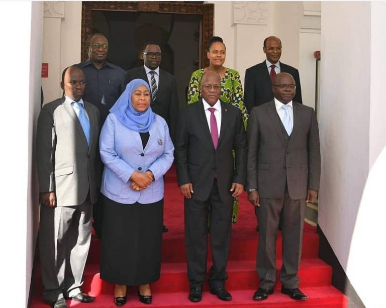 Rais Magufuli awaapisha Dkt Mahera na Kanali Ibuge