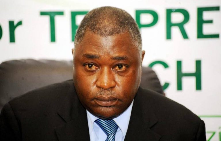 Malinzi apigwa Stop kwenye   Soka kwa miaka Kumi