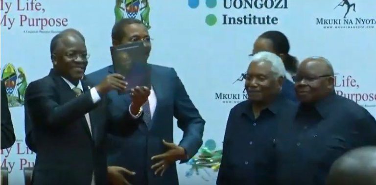 Rais Magufuli aeleza alivyonyweshwa Sumu