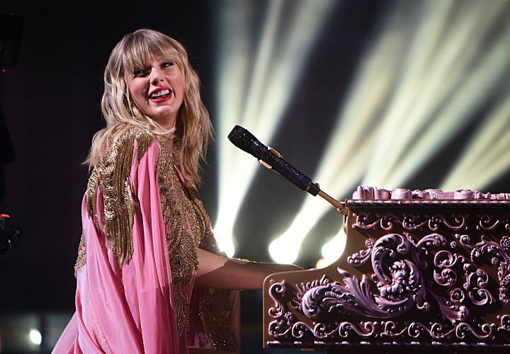 Taylor Swift ameivunja rekodi ya American Music Awards