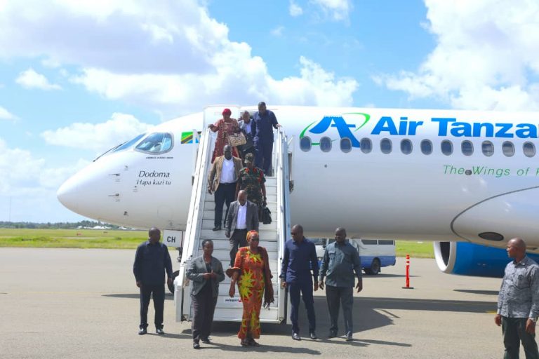 Rais Magufuli arejea Dar, kuanza ziara Zanzibar