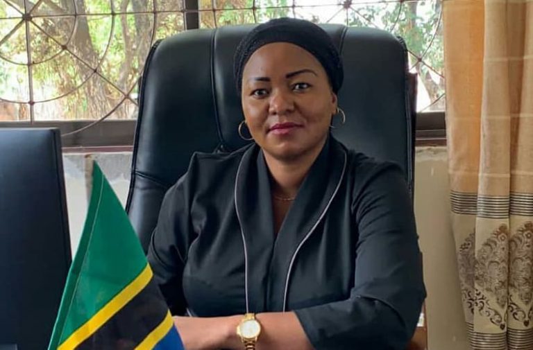 DC Tano Mwera ahamasisha zoezi la usajili wa NIDA Lamadi