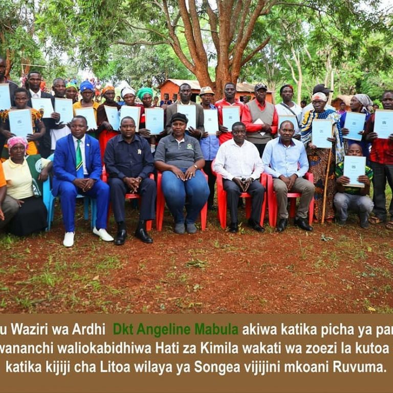 Naibu Waziri Mabula akabidhi hati 100 za Kimila