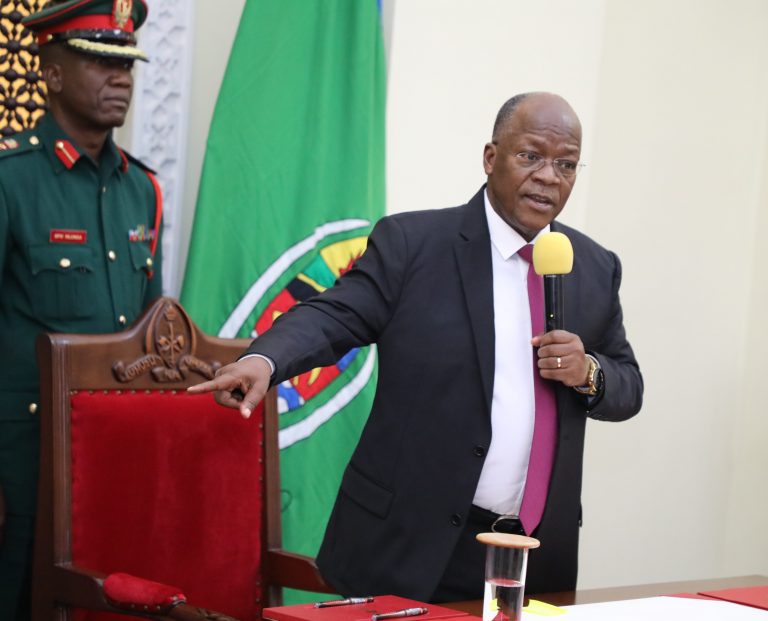 Rais Magufuli aeleza sababu za kumtumbua Mrisho Gambo na wenzake, atoa onyo