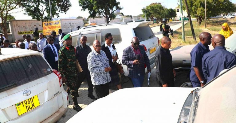 Rais Magufuli akagua magari yaliyotaifishwa, atoa maagizo