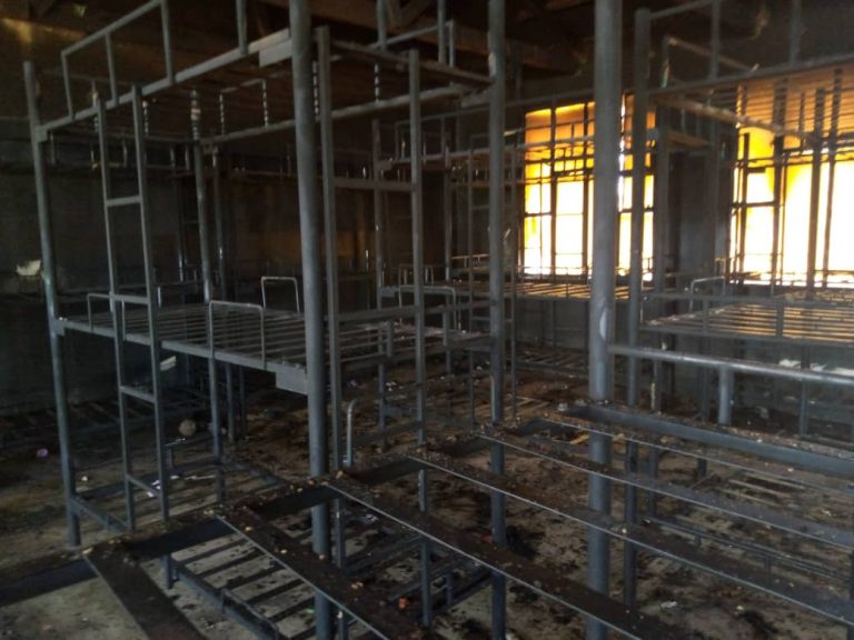 Wanafunzi wanusurika kifo baada ya bweni kuungua