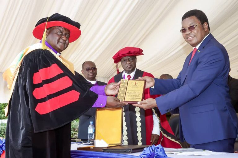 Rais Magufuli atunukiwa Tuzo ya uongozi