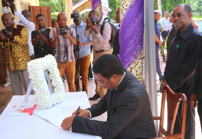 Askofu Banzi azikwa Tanga