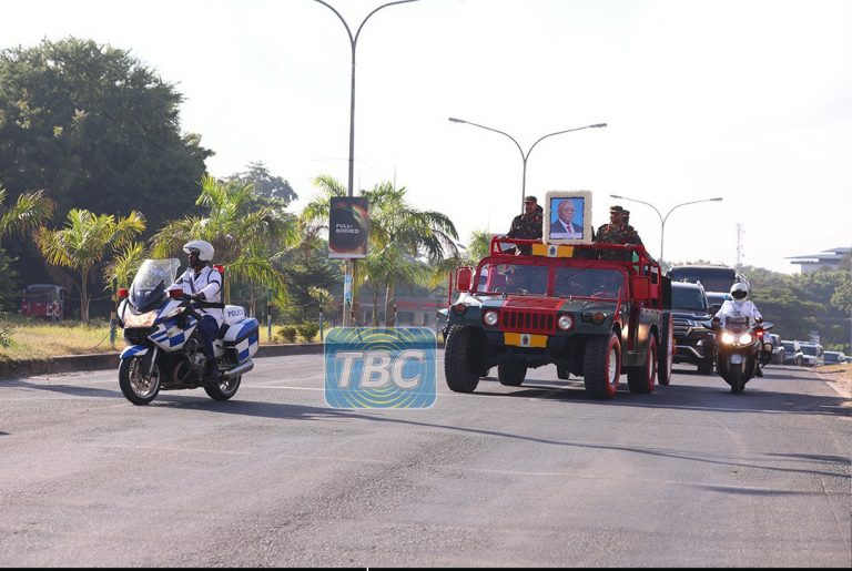 Dkt. Magufuli aagwa kanisa la Mt. Petro