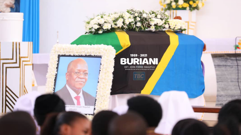 Vitenge, kanga vyatandikwa  barabarani kumuaga Dkt. Magufuli