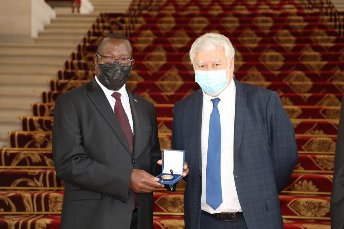 1375240F-2BD4-4D47-B25A-E445731B6C7F