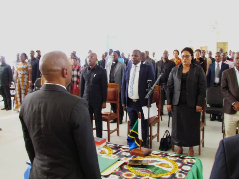 Mgumba : Muongoze kwa kuzingatia sheria