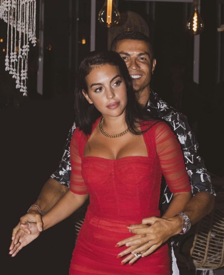 Cristiano Ronaldo na Georgina  watarajia Mapacha