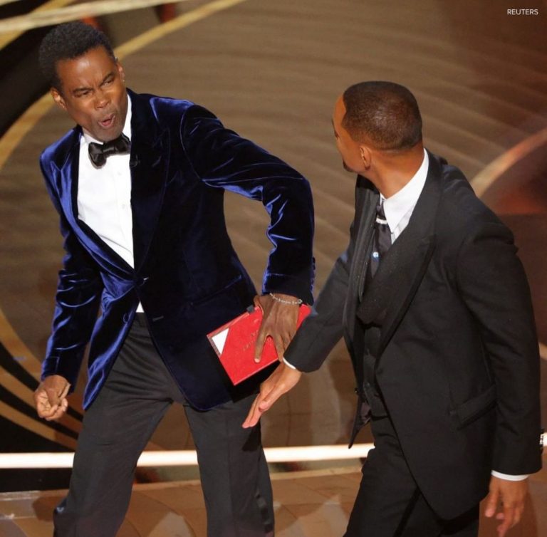 Will Smith ampiga Chris Rock kwenye jukwaa la Oscar