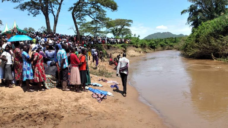 Zoezi la kutafuta miili iliyozama Mto Mori laendelea