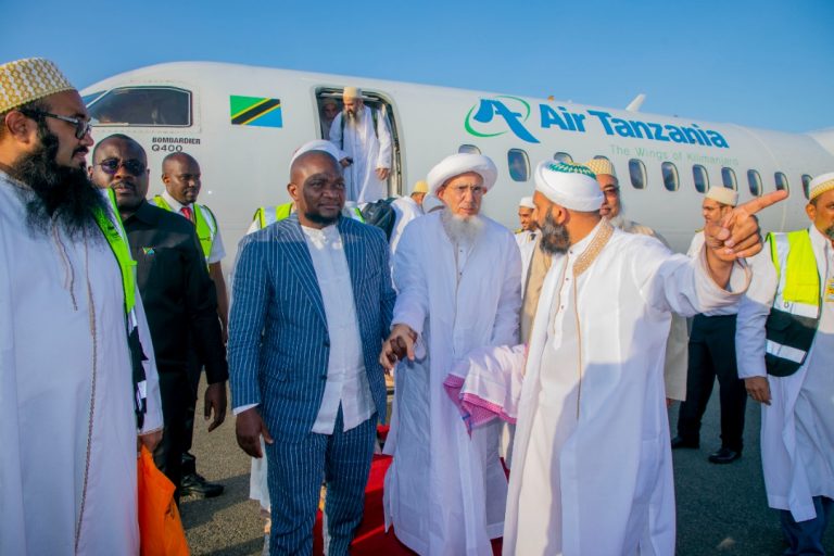 Kiongozi mabohora kutembelea vivutio vya utalii