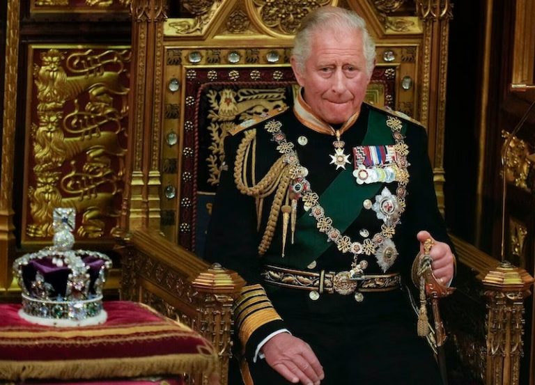 Mfalme Charles III asimikwa