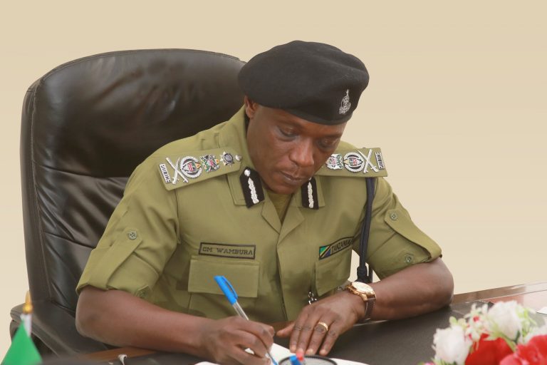 IGP Wambura apangua makamanda wa mikoa