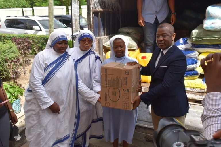 Rais asherekea siku ya kuzaliwa na watoto yatima